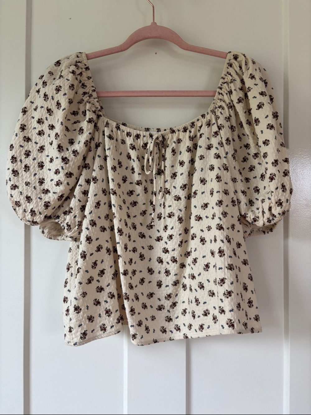 “Things Between” Women’s Cream Floral Puff-Sleeve Peasant Top
